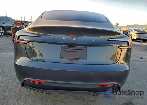 2025 Tesla Model 3 z USA, uszkodzony, nr VIN 5YJ3E1EA8SF016604